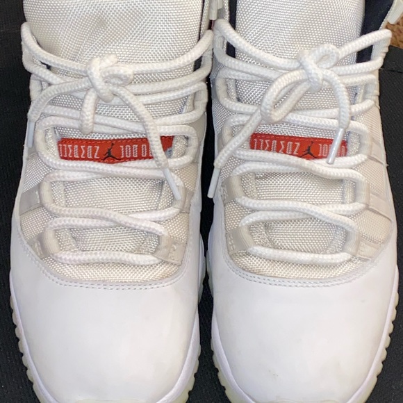 Jordan 11 platinum tint - Picture 3 of 6